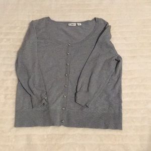 Grey cardigan with rose buttons